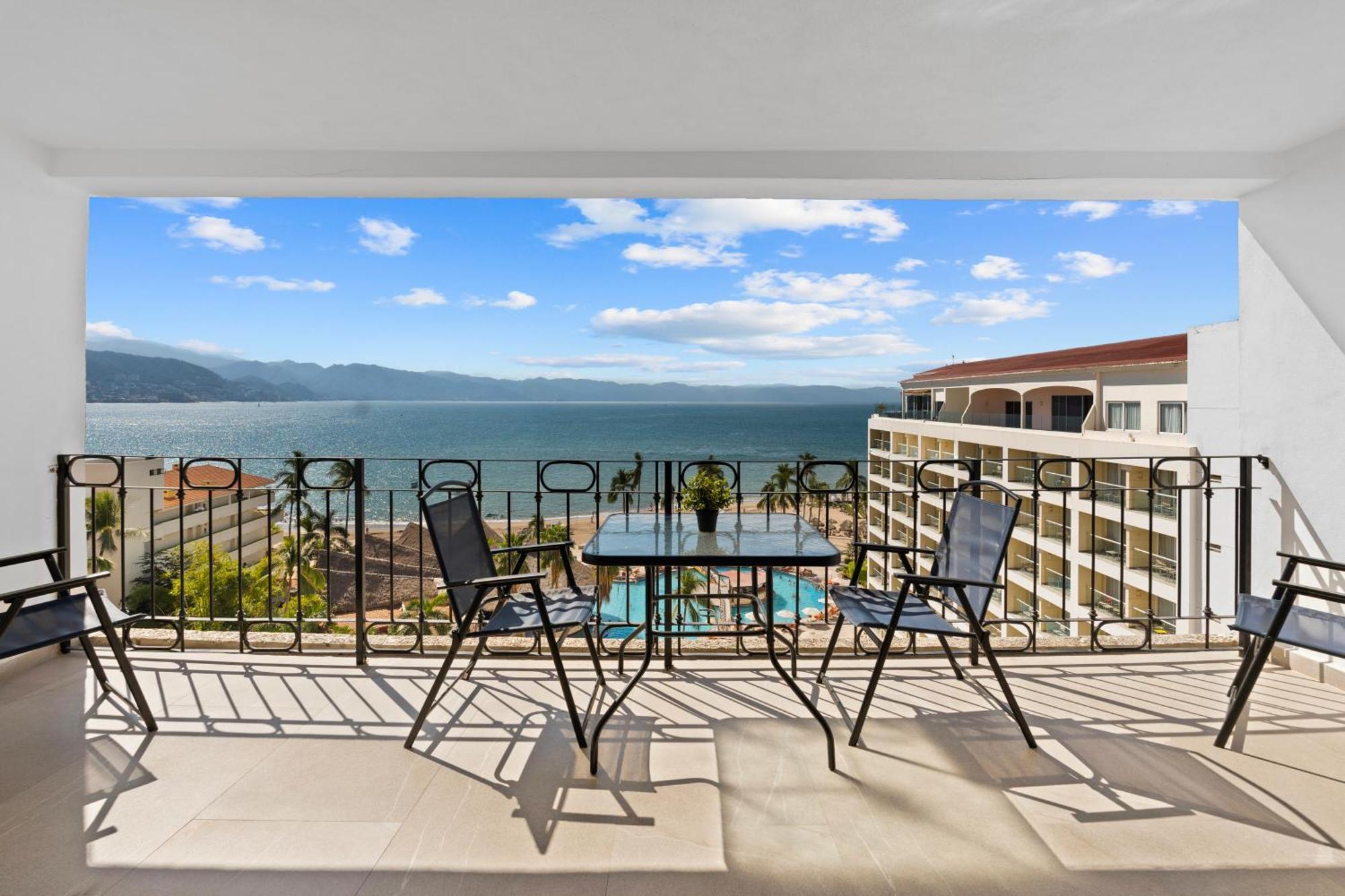 Luxury Condo Just Steps Away From The Beach! Puerto Vallarta Exterior photo
